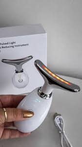 MASAJEADOR FACIAL DE 3 LUCES LED